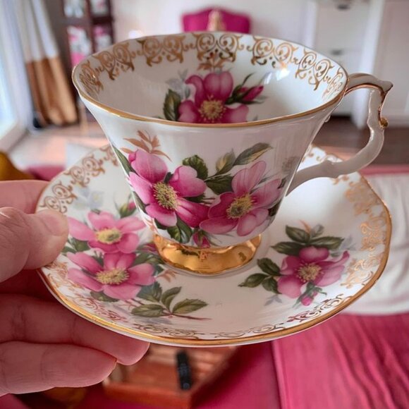 Beautiful Royal Albert pink and gold Prairie Rose teacup - Picture 9 of 10